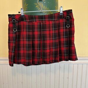 Tripp NYC Large Red & Black Plaid Mini Skirt With Buckle Details